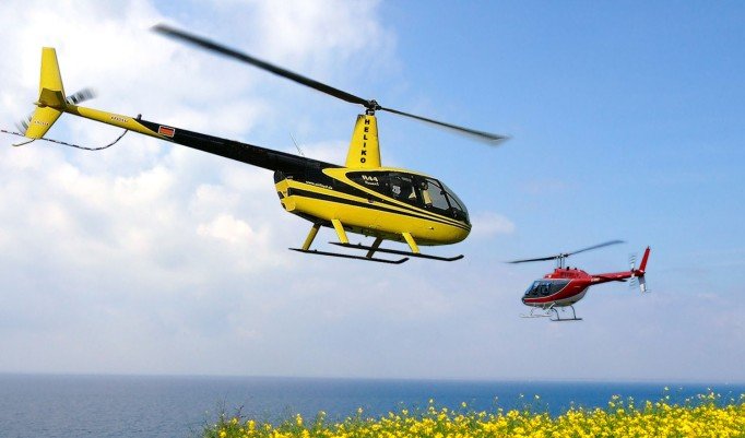 Zwei Hubschrauber beim Rundflug Wolfhagen